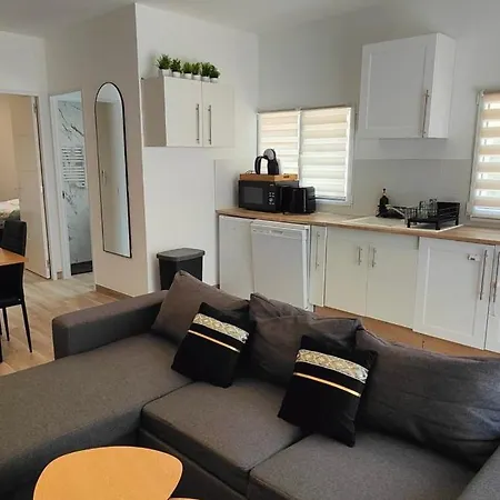 Charming 3 With Terrace In Saint-raphael Saint-Raphaël